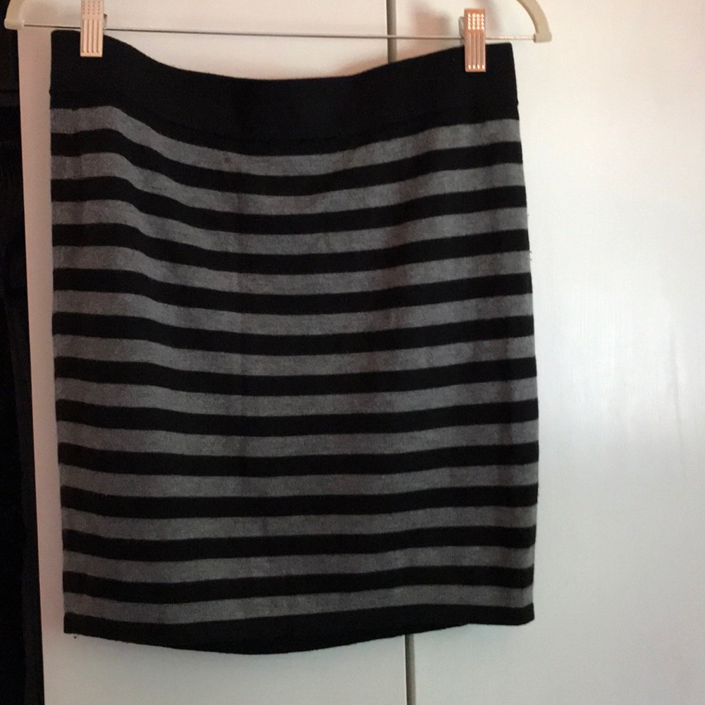 Black and gray stripped pull on skirt